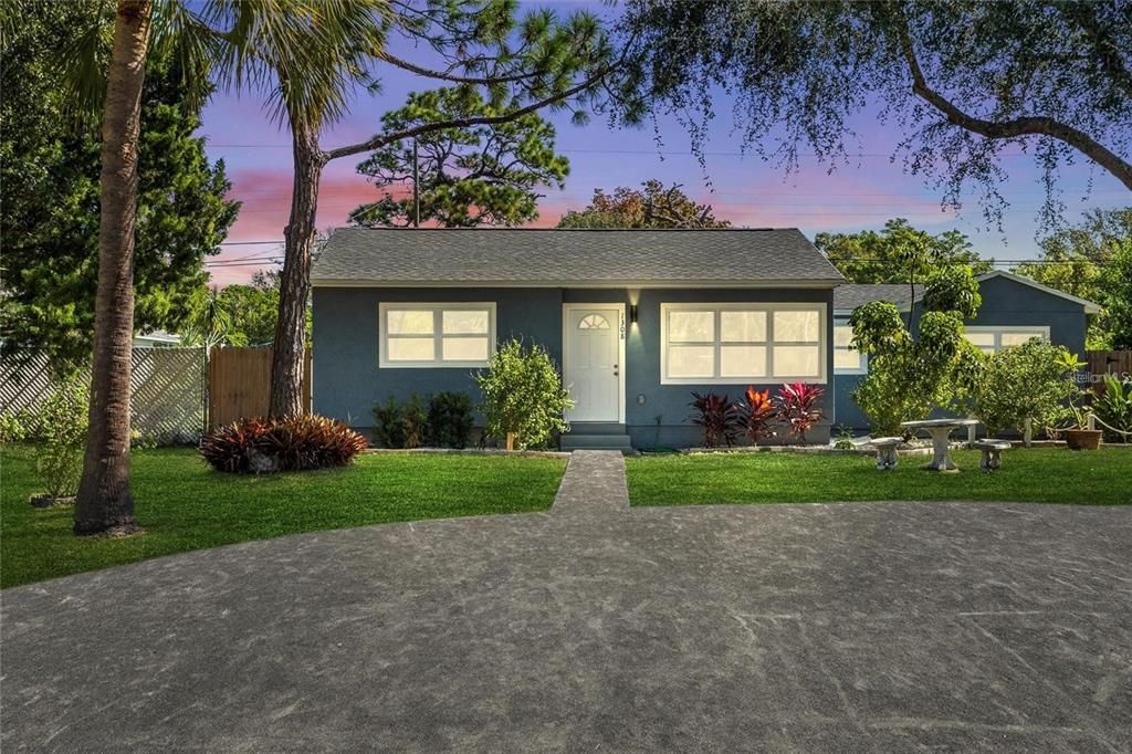 For Sale: $479,000 (3 beds, 2 baths, 1275 Square Feet)