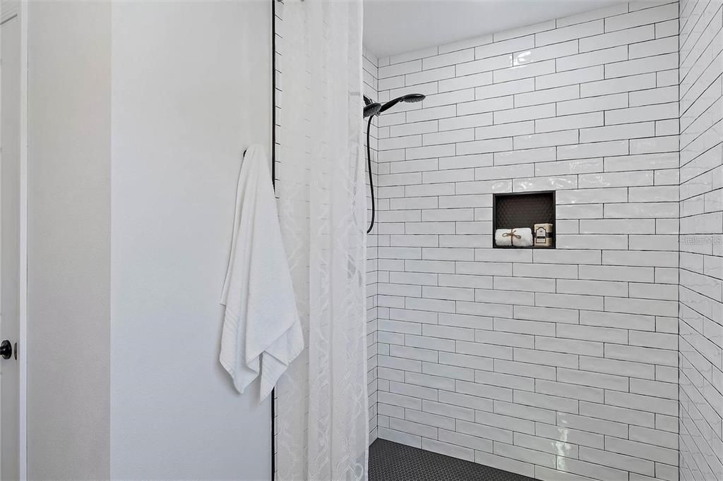 For Sale: $479,000 (3 beds, 2 baths, 1275 Square Feet)