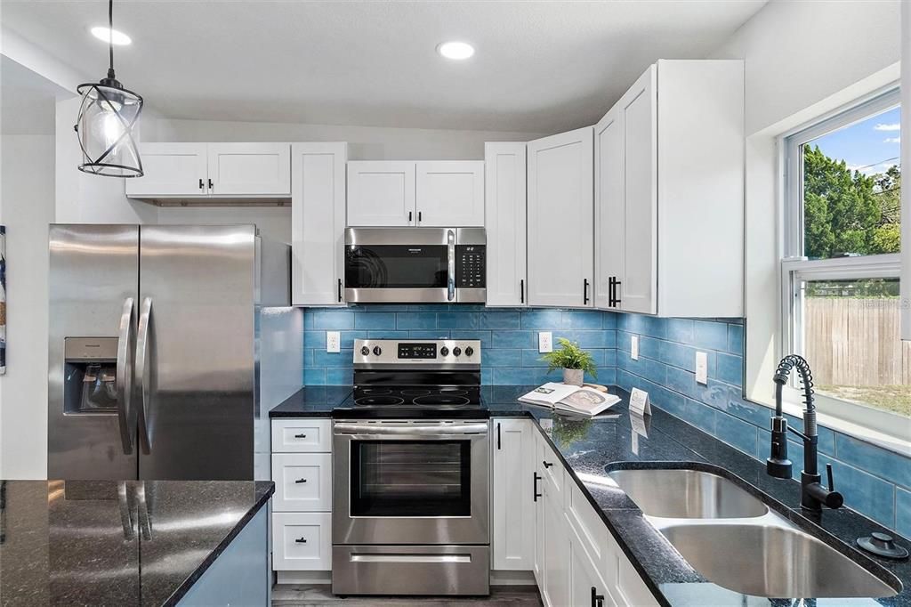 For Sale: $479,000 (3 beds, 2 baths, 1275 Square Feet)