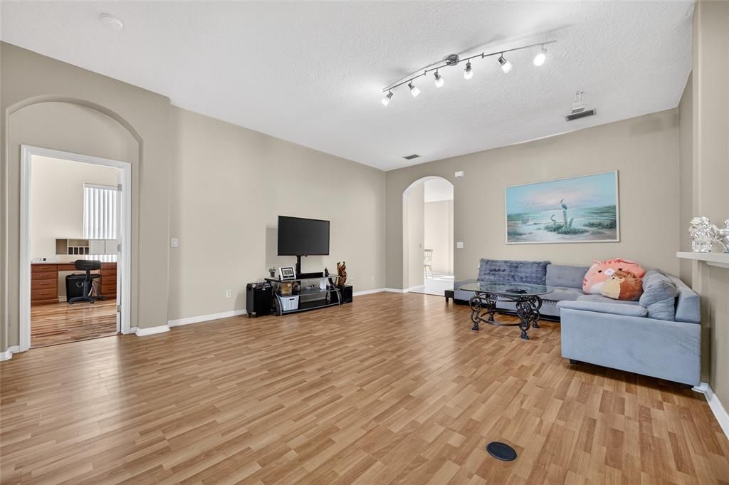 For Sale: $620,000 (4 beds, 3 baths, 2625 Square Feet)