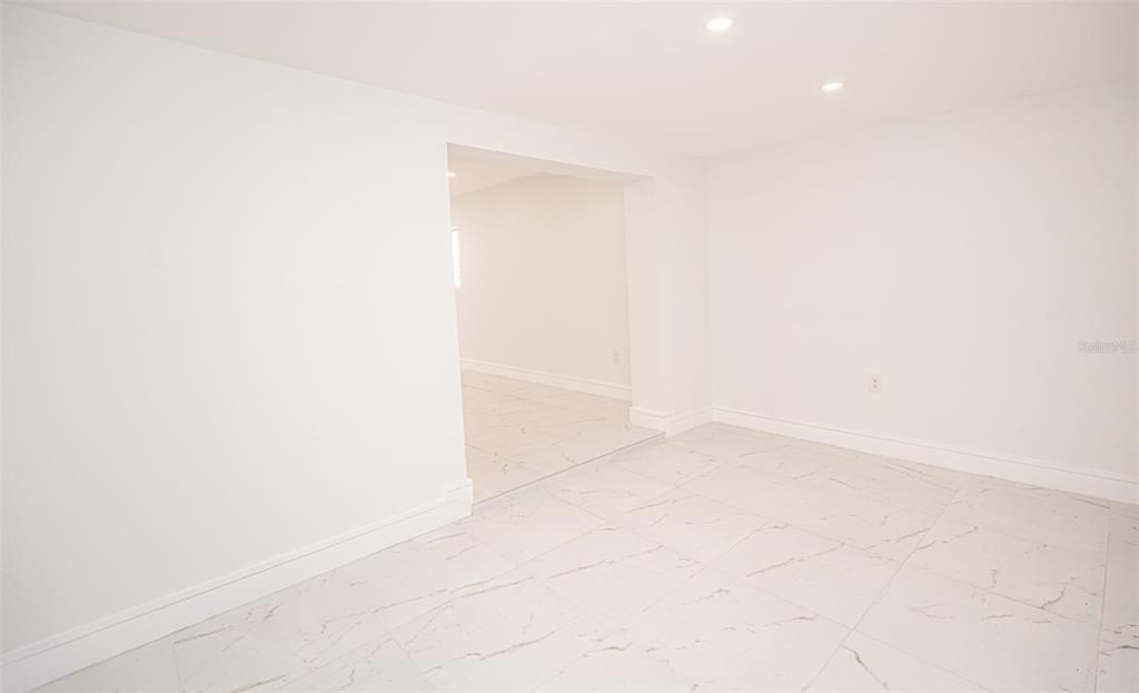 En Venta: $749,000 (4 camas, 3 baños, 2210 Pies cuadrados)