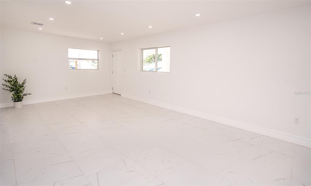 En Venta: $749,000 (4 camas, 3 baños, 2210 Pies cuadrados)