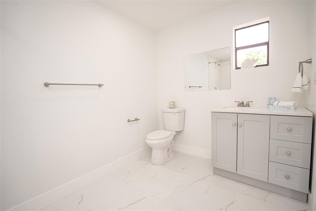 En Venta: $749,000 (4 camas, 3 baños, 2210 Pies cuadrados)