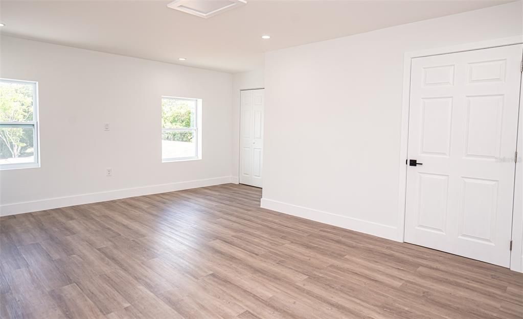 En Venta: $749,000 (4 camas, 3 baños, 2210 Pies cuadrados)