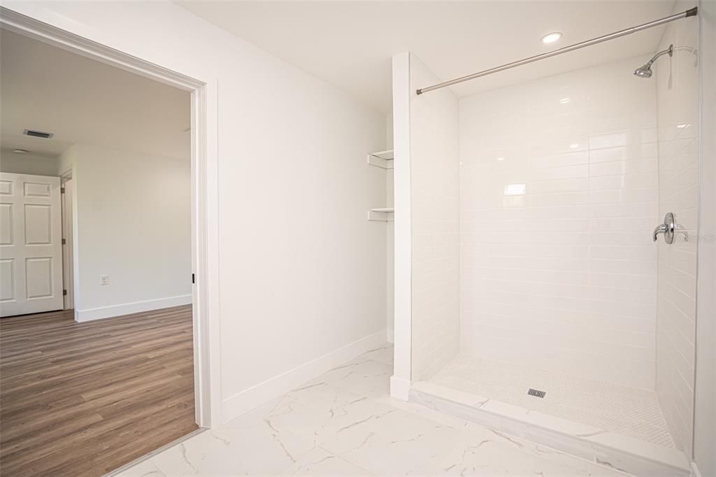 En Venta: $749,000 (4 camas, 3 baños, 2210 Pies cuadrados)