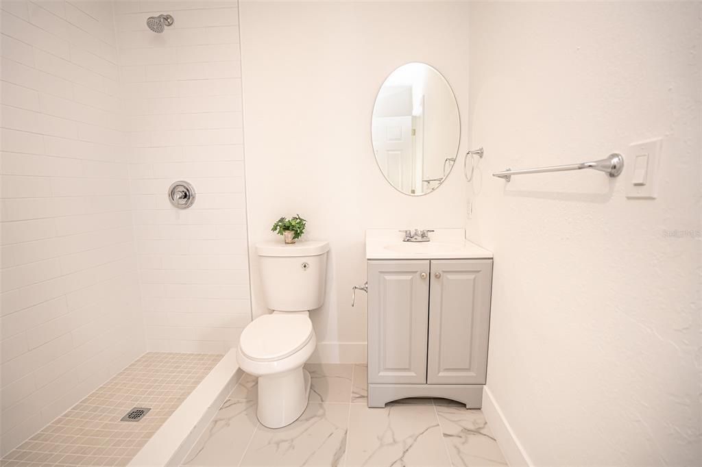 En Venta: $749,000 (4 camas, 3 baños, 2210 Pies cuadrados)
