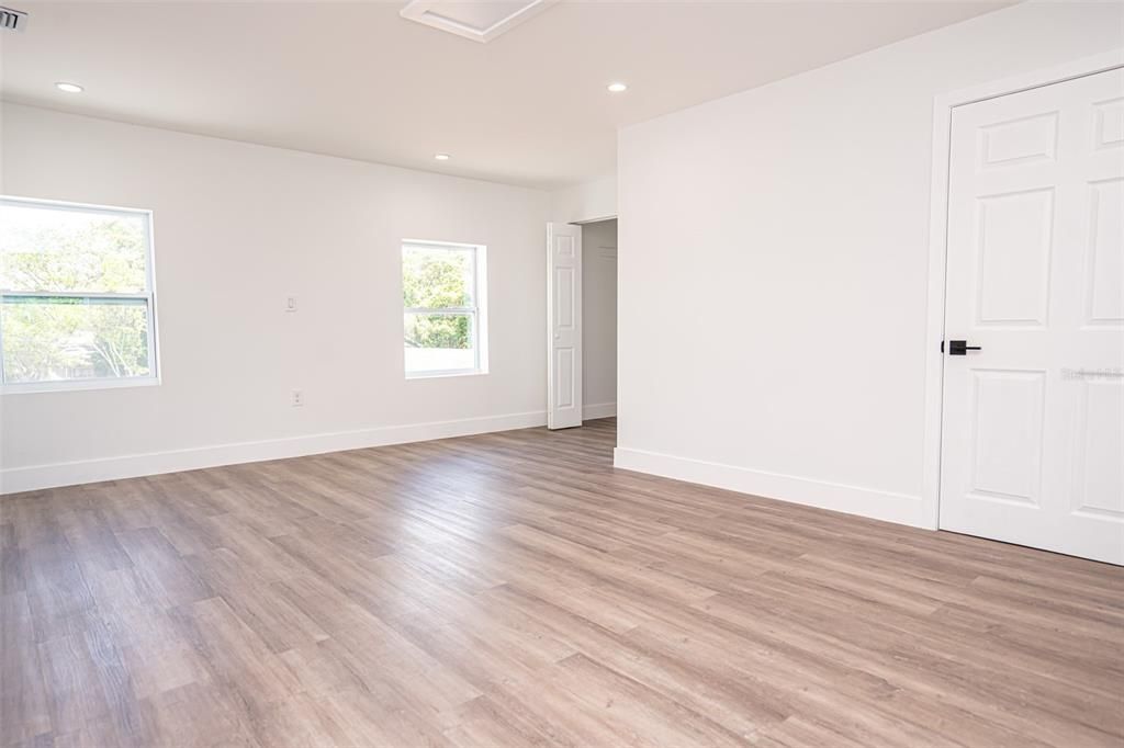 En Venta: $749,000 (4 camas, 3 baños, 2210 Pies cuadrados)
