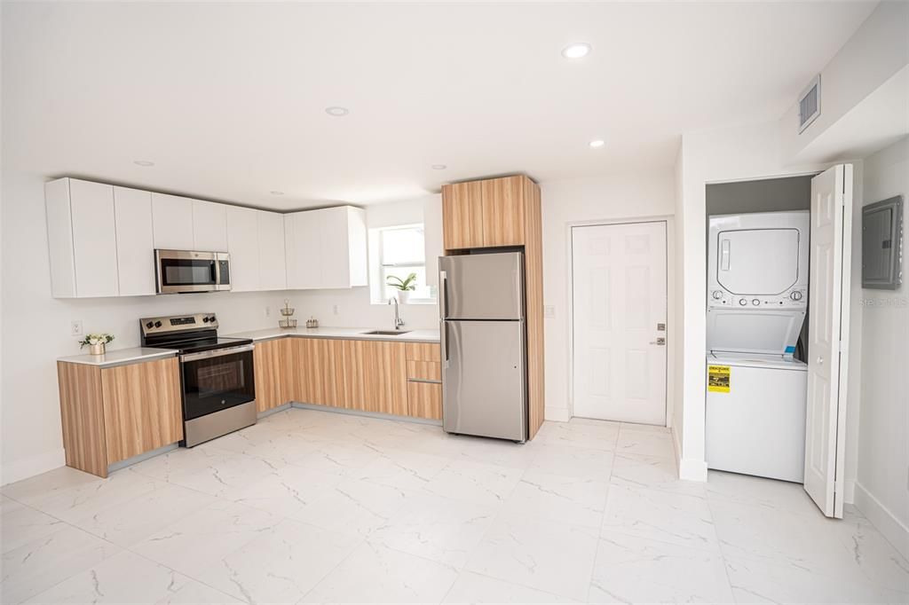 En Venta: $749,000 (4 camas, 3 baños, 2210 Pies cuadrados)