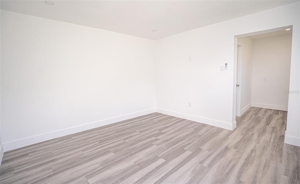 En Venta: $749,000 (4 camas, 3 baños, 2210 Pies cuadrados)
