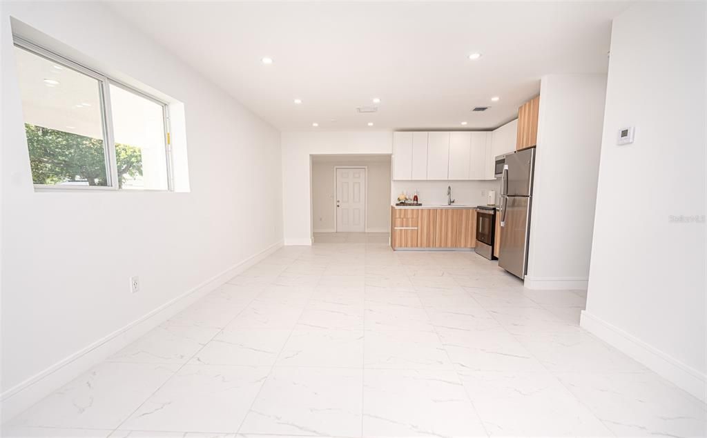 En Venta: $749,000 (4 camas, 3 baños, 2210 Pies cuadrados)