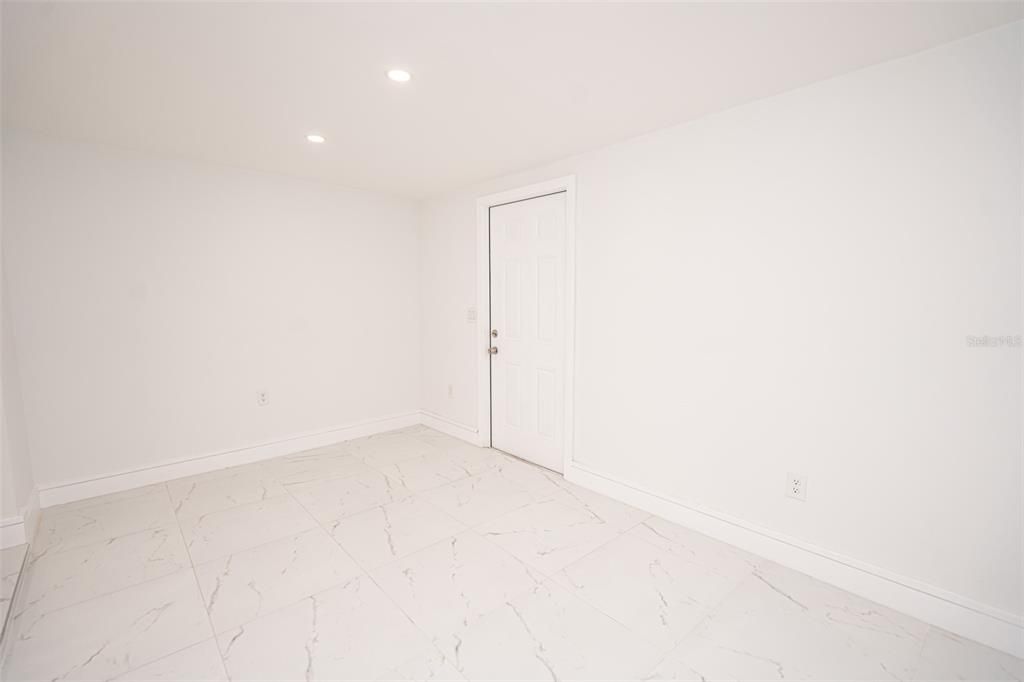En Venta: $749,000 (4 camas, 3 baños, 2210 Pies cuadrados)
