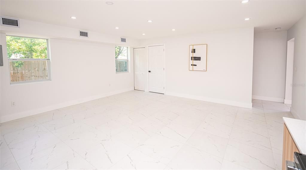 En Venta: $749,000 (4 camas, 3 baños, 2210 Pies cuadrados)