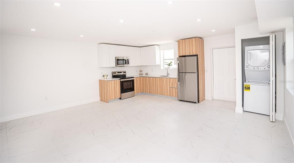 En Venta: $749,000 (4 camas, 3 baños, 2210 Pies cuadrados)