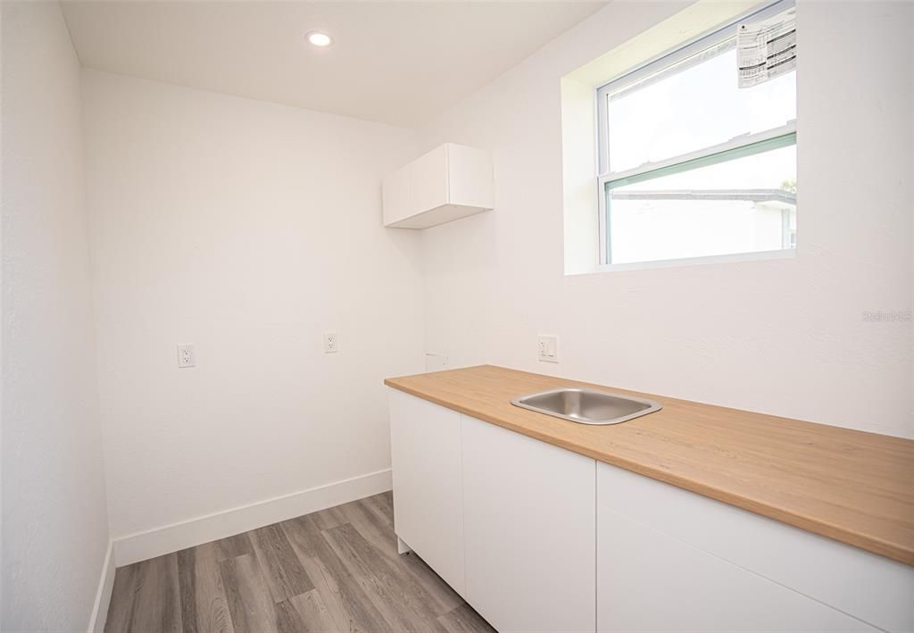 En Venta: $749,000 (4 camas, 3 baños, 2210 Pies cuadrados)
