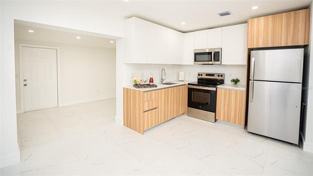 En Venta: $749,000 (4 camas, 3 baños, 2210 Pies cuadrados)