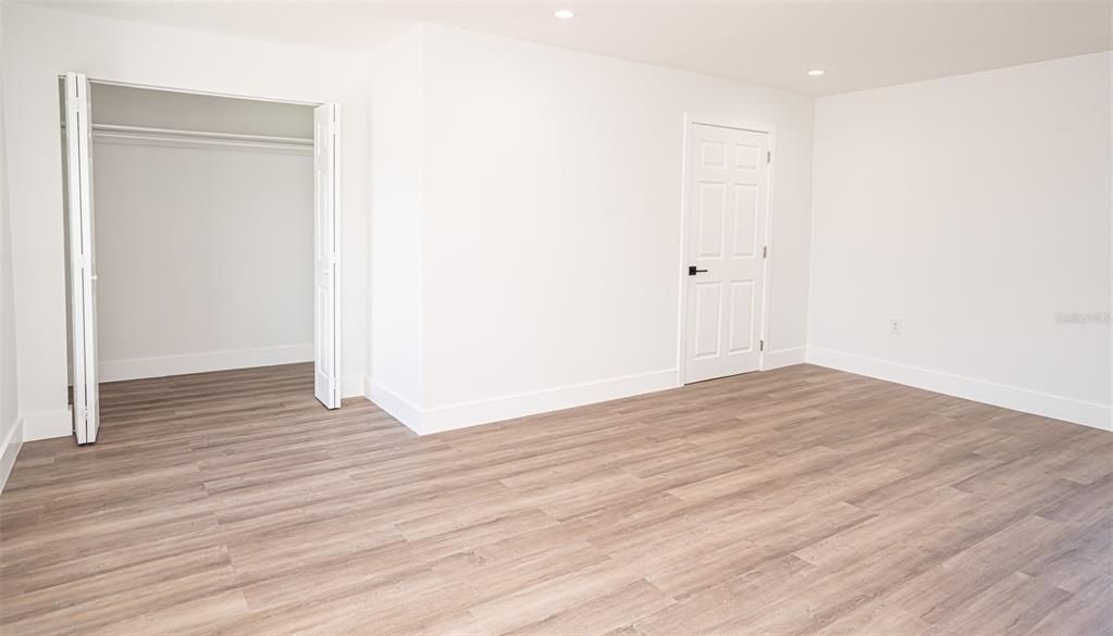 En Venta: $749,000 (4 camas, 3 baños, 2210 Pies cuadrados)