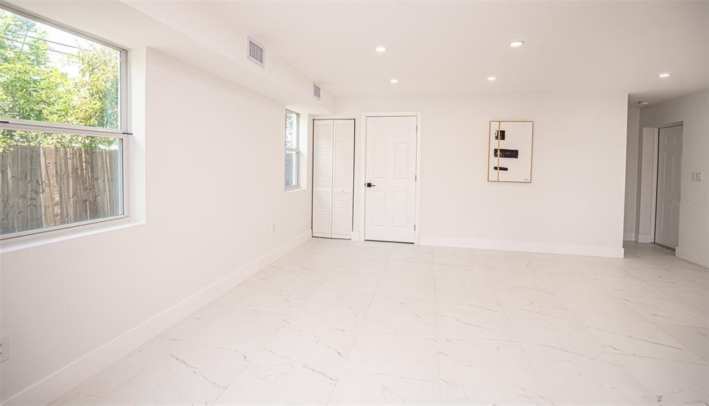 En Venta: $749,000 (4 camas, 3 baños, 2210 Pies cuadrados)