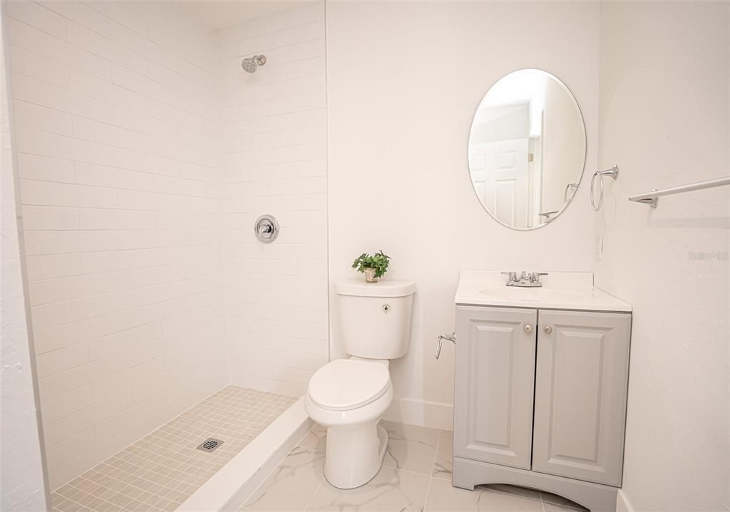 En Venta: $749,000 (4 camas, 3 baños, 2210 Pies cuadrados)