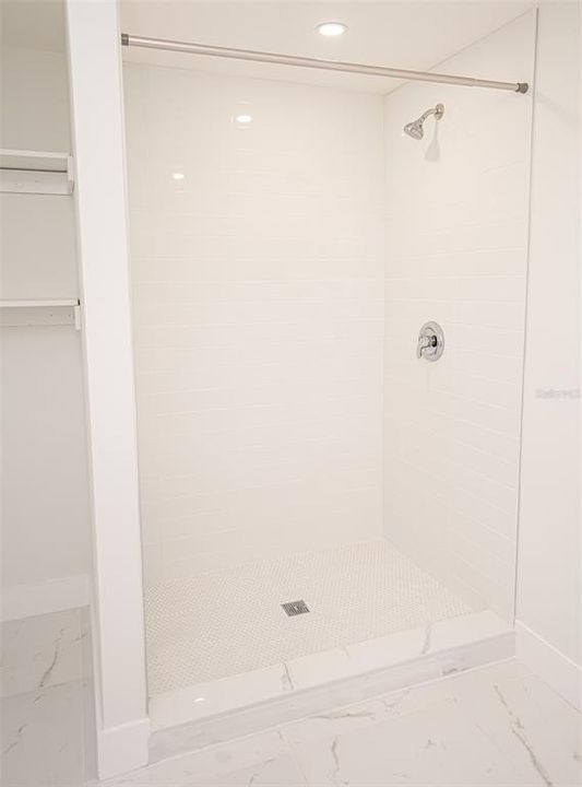 En Venta: $749,000 (4 camas, 3 baños, 2210 Pies cuadrados)
