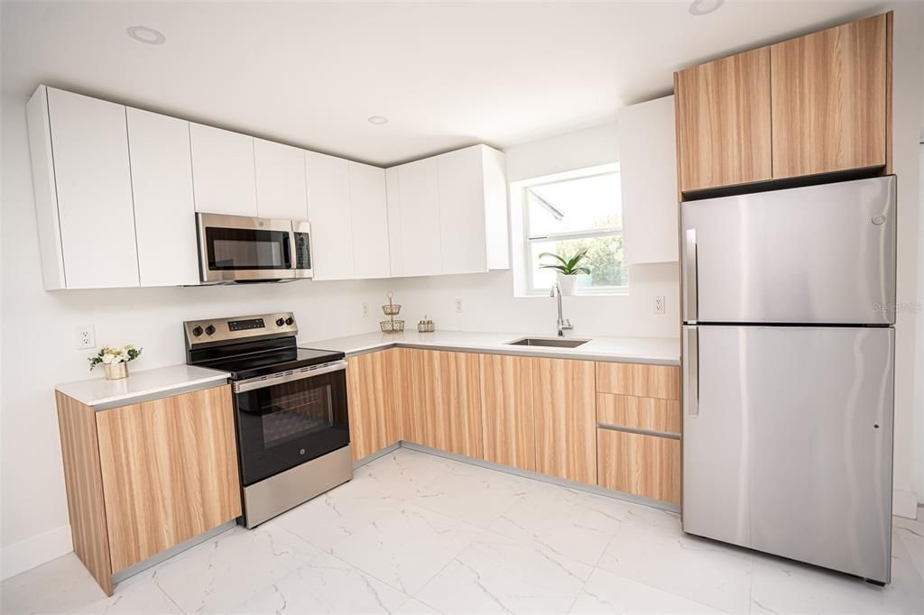 En Venta: $749,000 (4 camas, 3 baños, 2210 Pies cuadrados)