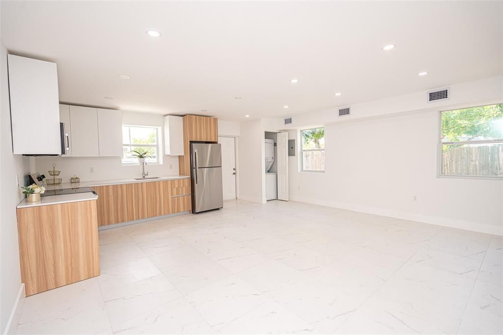 En Venta: $749,000 (4 camas, 3 baños, 2210 Pies cuadrados)