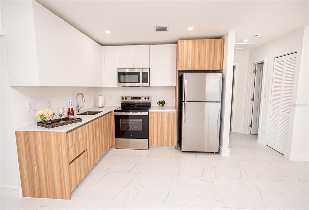 En Venta: $749,000 (4 camas, 3 baños, 2210 Pies cuadrados)