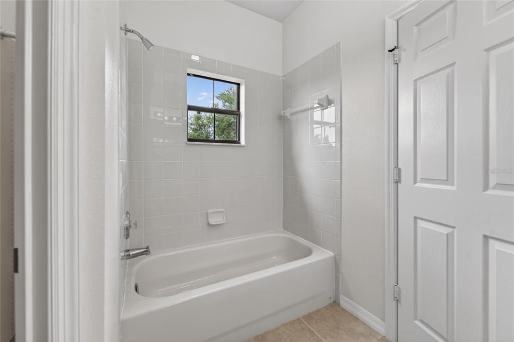В аренду: $1,895 (2 спален, 2 ванн, 1290 Квадратных фут)