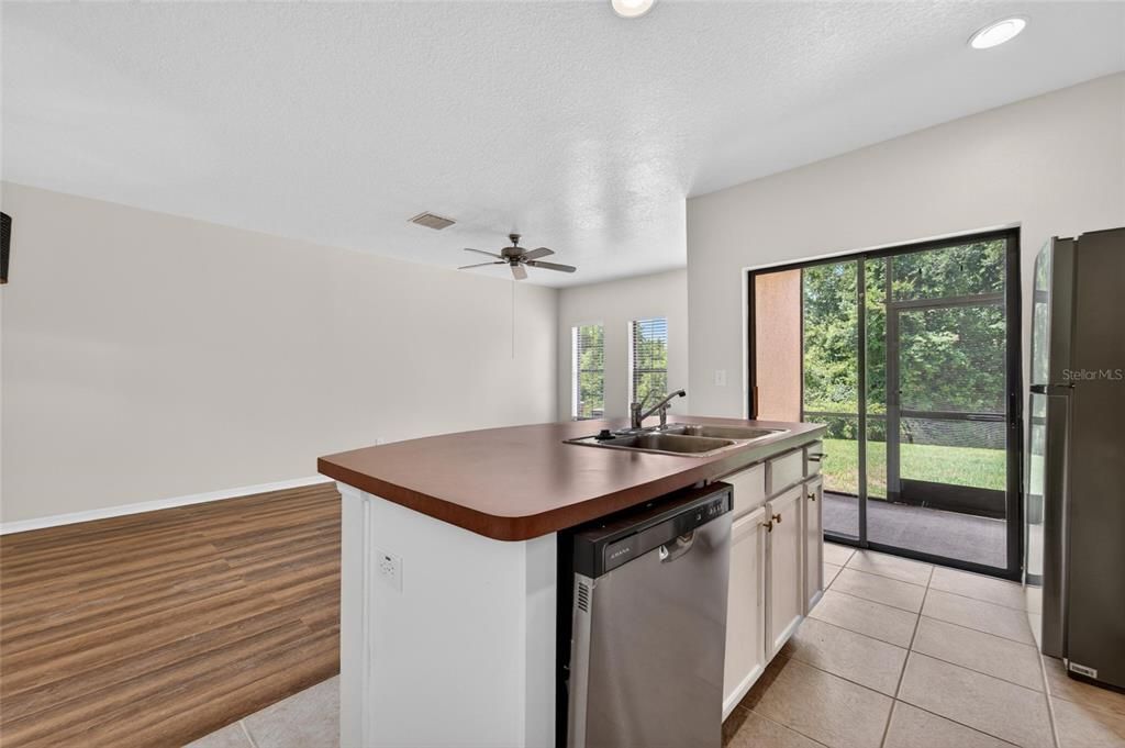 В аренду: $1,895 (2 спален, 2 ванн, 1290 Квадратных фут)