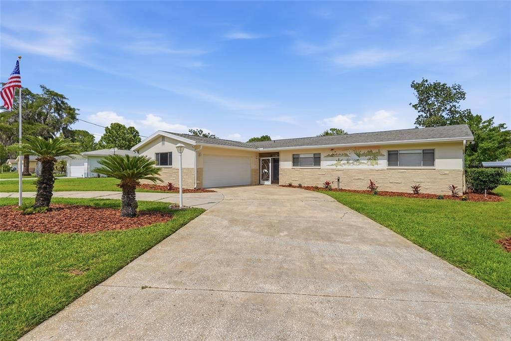 For Sale: $549,900 (3 beds, 2 baths, 1792 Square Feet)