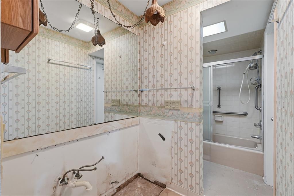 For Sale: $549,900 (3 beds, 2 baths, 1792 Square Feet)