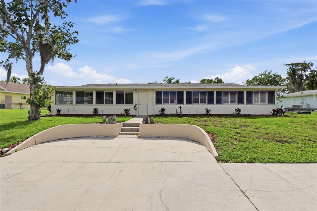 For Sale: $549,900 (3 beds, 2 baths, 1792 Square Feet)