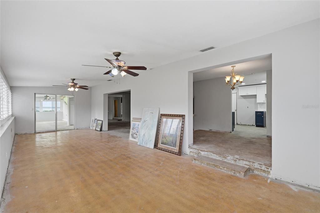 For Sale: $549,900 (3 beds, 2 baths, 1792 Square Feet)