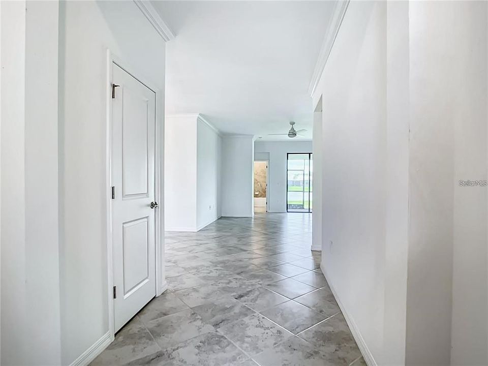 For Sale: $349,000 (3 beds, 2 baths, 1681 Square Feet)