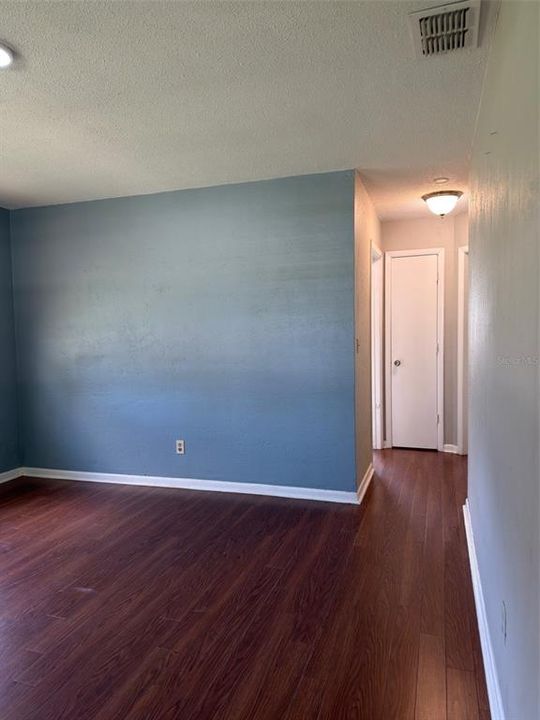 For Sale: $190,000 (2 beds, 1 baths, 951 Square Feet)