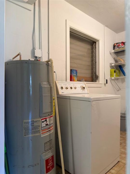 For Sale: $190,000 (2 beds, 1 baths, 951 Square Feet)