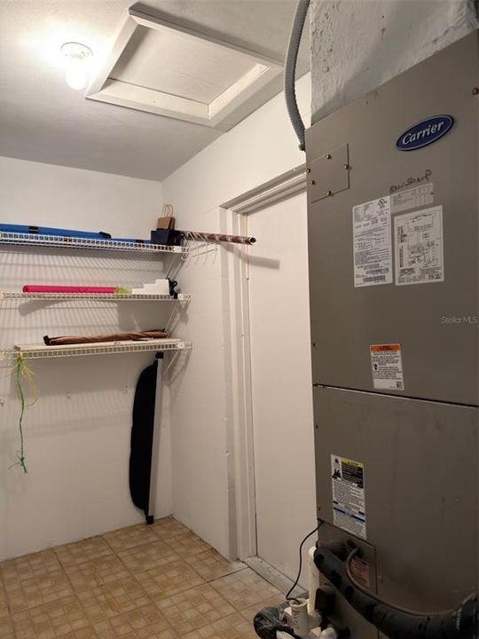 For Sale: $190,000 (2 beds, 1 baths, 951 Square Feet)