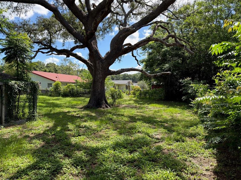 For Sale: $190,000 (2 beds, 1 baths, 951 Square Feet)