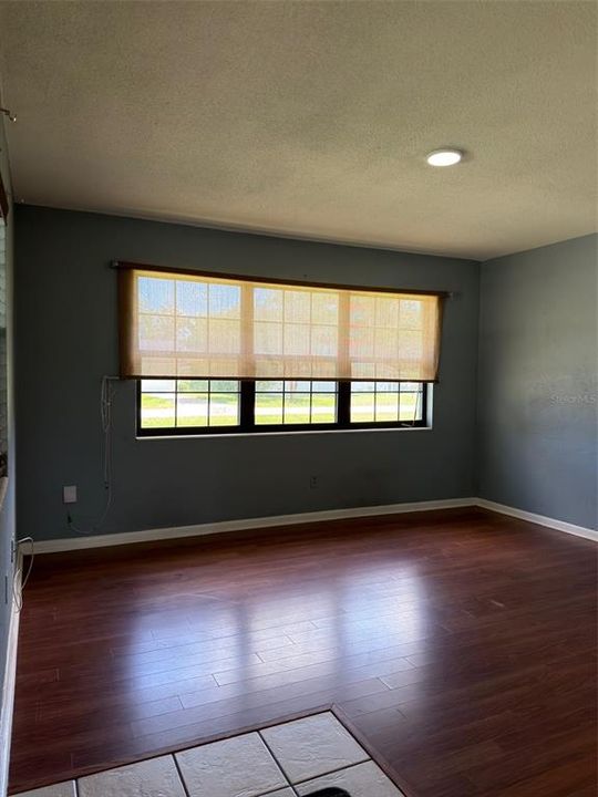 For Sale: $190,000 (2 beds, 1 baths, 951 Square Feet)