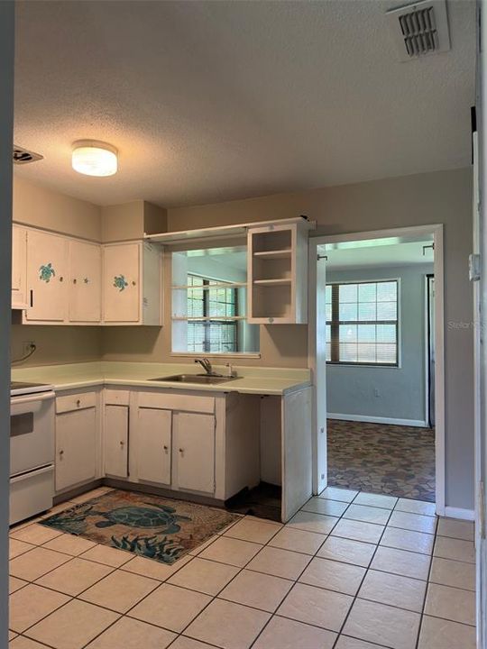 For Sale: $190,000 (2 beds, 1 baths, 951 Square Feet)