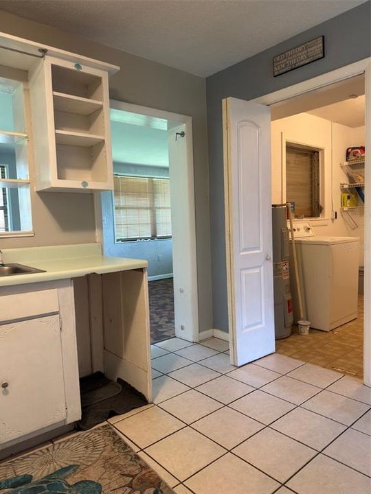 For Sale: $190,000 (2 beds, 1 baths, 951 Square Feet)