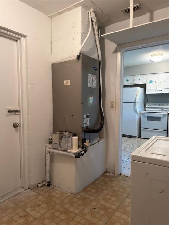 For Sale: $190,000 (2 beds, 1 baths, 951 Square Feet)