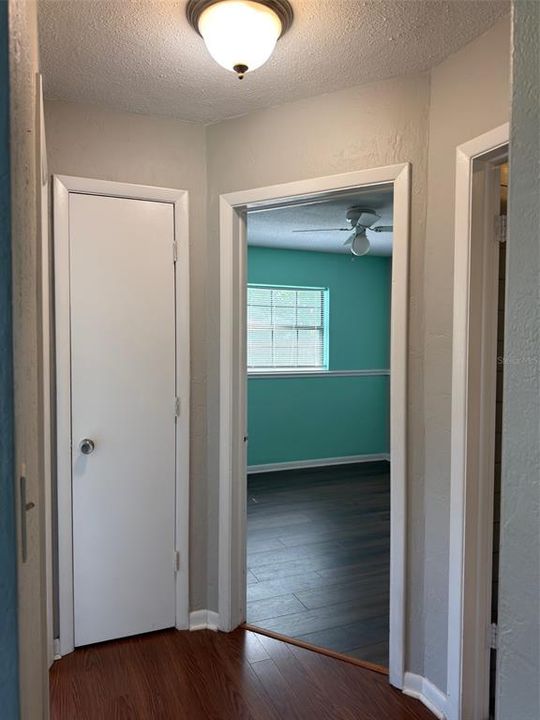 For Sale: $190,000 (2 beds, 1 baths, 951 Square Feet)