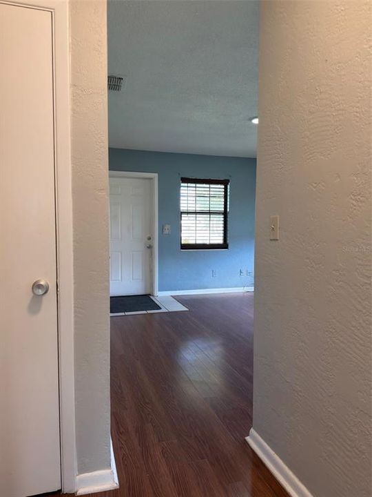 For Sale: $190,000 (2 beds, 1 baths, 951 Square Feet)