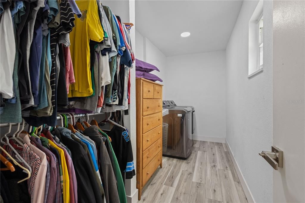 For Sale: $223,500 (2 beds, 1 baths, 978 Square Feet)