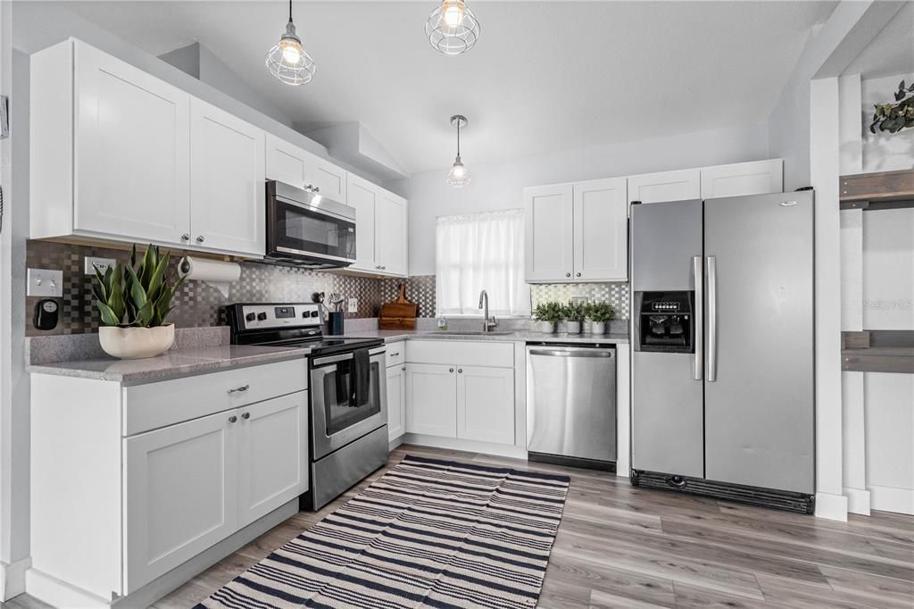 For Sale: $223,500 (2 beds, 1 baths, 978 Square Feet)