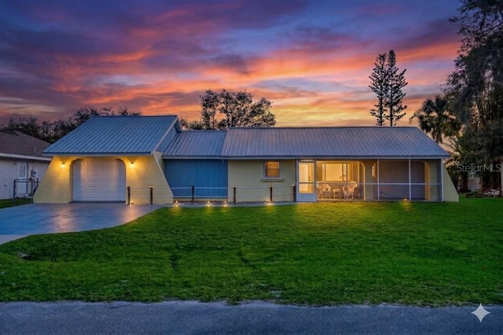 For Sale: $223,500 (2 beds, 1 baths, 978 Square Feet)