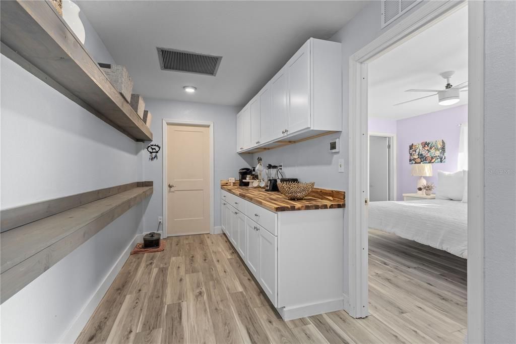 For Sale: $223,500 (2 beds, 1 baths, 978 Square Feet)