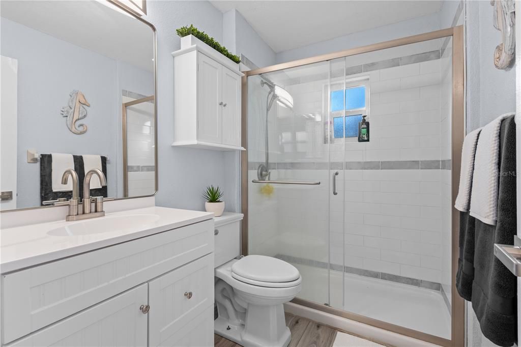 For Sale: $223,500 (2 beds, 1 baths, 978 Square Feet)