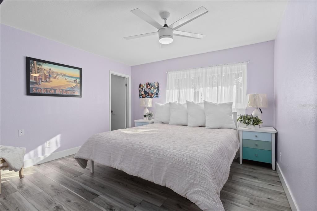 For Sale: $223,500 (2 beds, 1 baths, 978 Square Feet)
