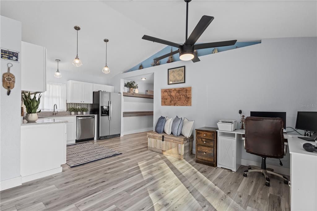 For Sale: $223,500 (2 beds, 1 baths, 978 Square Feet)